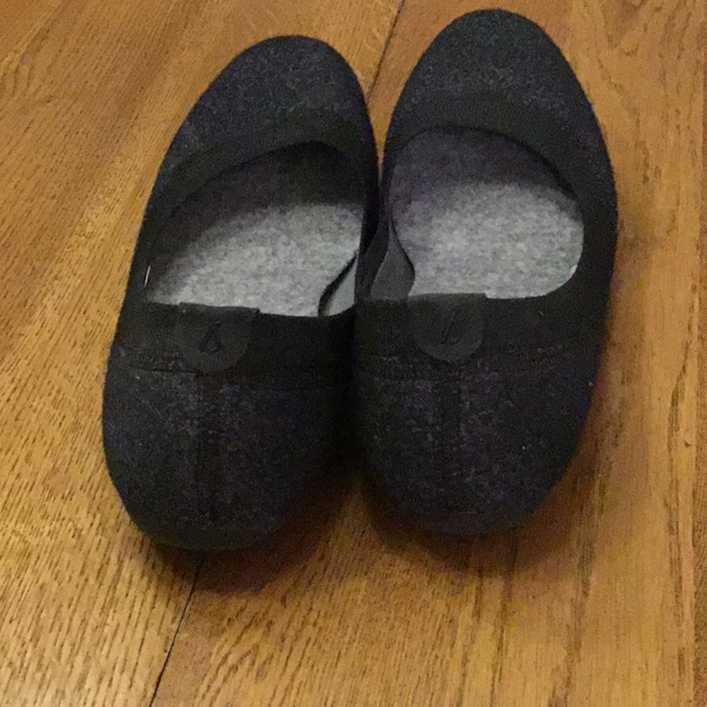 Woman’s allbirds wool Breezers dark charcoal. Size 7.5. Barely worn! Soft! - Picture 4 of 8